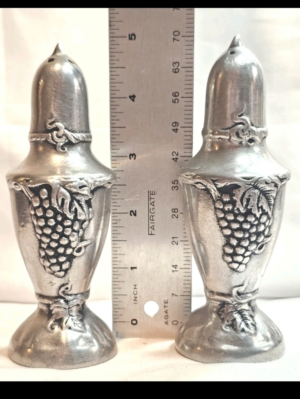 Vintage Collectible Pewter Vineyard Grapes Victorian Salt & Pepper Shakers - Picture 4 of 8